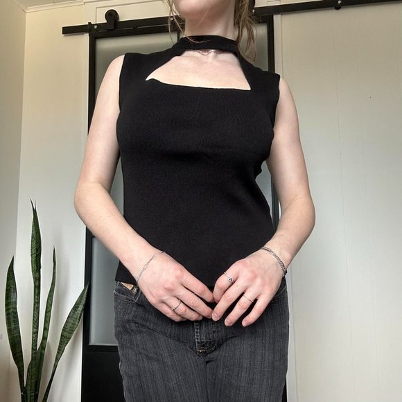 2000s Vintage Keyhole Cut Out Top - Picture 6 of 8